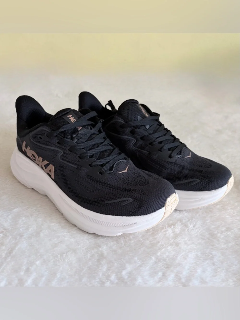 Hoka Clifton 10 Black/White and Rose Gold Low-Profile Running Sneaker Sz 9.5